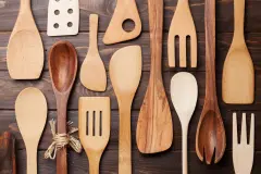 Holzlöffel auskochen und versiegeln – Trick mit Hausmitteln