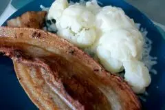 Blumenkohl mit Butter und Schweinebauch