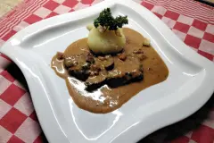 Rinderbäckchen in Glühweinsoße