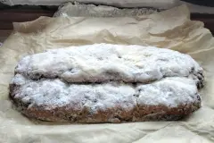 Mandelstollen mit Rosenwasser