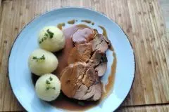 Putenrollbraten im Backofen mit Soße