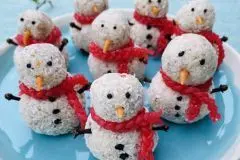 Süße Schneemann-Pralinen mit Kokos