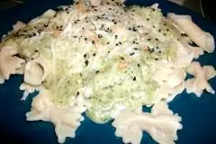 Nudeln mit Pesto aus Möhrengrün