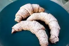 Mandelhörnchen mit Zimt