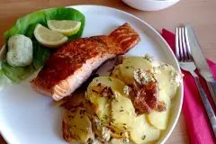 Lachsfilet mit Kartoffelgratin