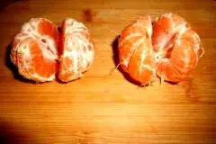 Haut entfernen von Mandarinen & Co.