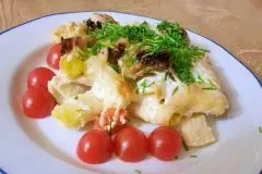 Rigatoni-Auflauf mit Hack, Schinken und Gemüse