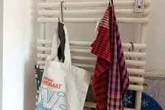 Haken für Handtuchheizkörper: Tipp für mehr Stauraum