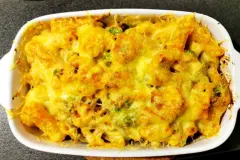 Überbackenes Tris di Pasta mit Erbsen