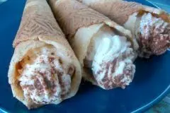 Eiserkuchen - Waffelhörnchen mit Sahne