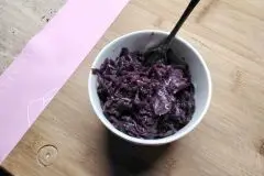 Rotkohl mit Zimtblüten und Apfel