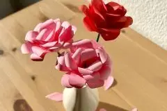 Rosen aus Papier basteln – einfache Anleitung