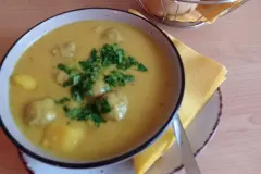 Kartoffelsuppe mit Hackbällchen