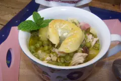 Tortellini in Erbsen-Fleischbrühe