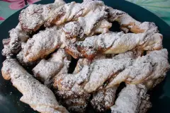 Blätterteig-Walnuss-Schrauben