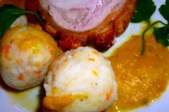 Knuspriger Spanferkel-Rollbraten