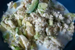 Haferflockenmüsli mit Banane und Avocado