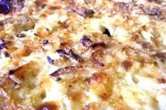 Zwiebelfleisch mit Schlagsahne