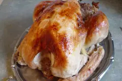 Gef&uuml;llter Puter mit Backpflaumen