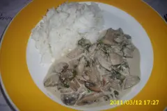 Gebratene Pilze in saurer Sahne