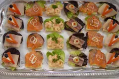 Kalte Platten: Canapes mit Fisch