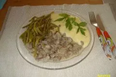 H&auml;hnchenm&auml;gen "deftig"