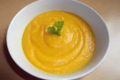 M&ouml;hrensuppe mit Ingwer