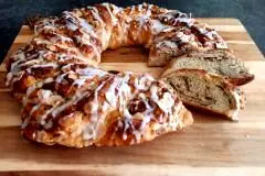 Osterkranz backen aus Hefeteig mit Nussfüllung