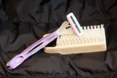 Rasierklingen reinigen mit Nagelbürsten