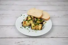 Gef&uuml;llte Auberginenr&ouml;llchen