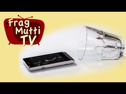 Handy ins Wasser gefallen - was tun? | Frag Mutti TV