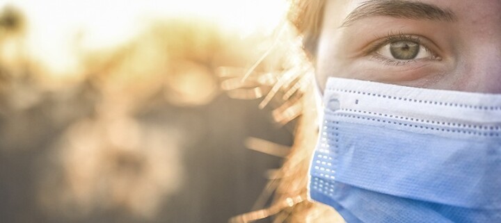 In allen Bundesländern wurde eine Maskenpflicht eingeführt, um die Verbreitung des Coronavirus einzudämmen. Einen Mundschutz zu kaufen ist zur Zeit schwierig, aber du kannst dir eine Mundmaske selber nähen.